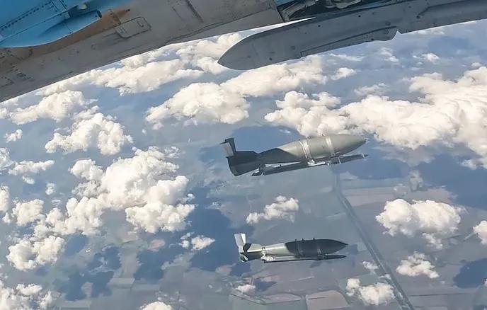 塔斯社：俄罗斯武装力量使用航空爆破弹摧毁扎波罗热地区乌军指挥所
 
俄罗斯强力部