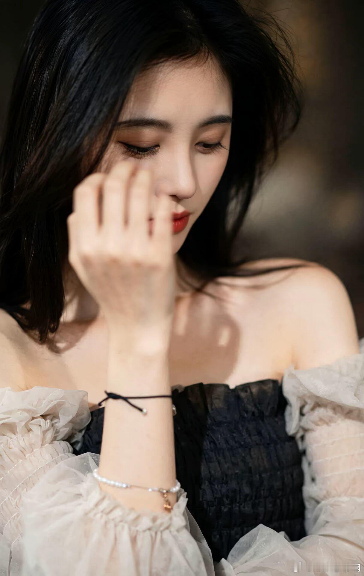 鞠婧祎[超话] jjy鞠婧祎傅容 jjy鞠婧祎如意芳霏 “一群凡人竟想让神明的公