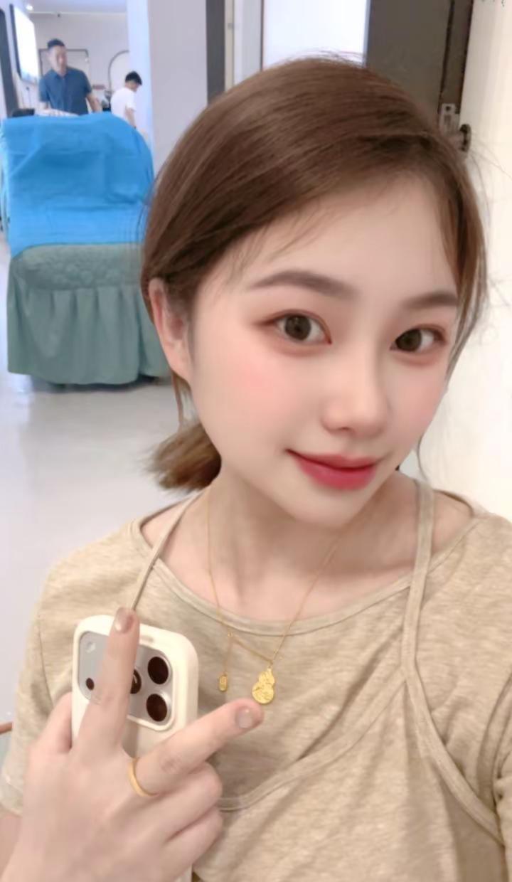 能让一个女人上瘾的 永远不是多有钱多帅 而是在他身上看到 真诚 踏实 责任 真诚