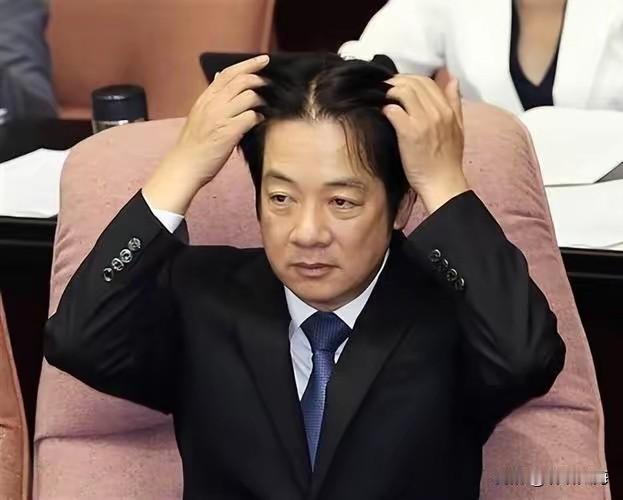 法律上明明写着“应列席”，近900万联署民众都眼巴巴等着要说法，赖清德这弹劾答辩