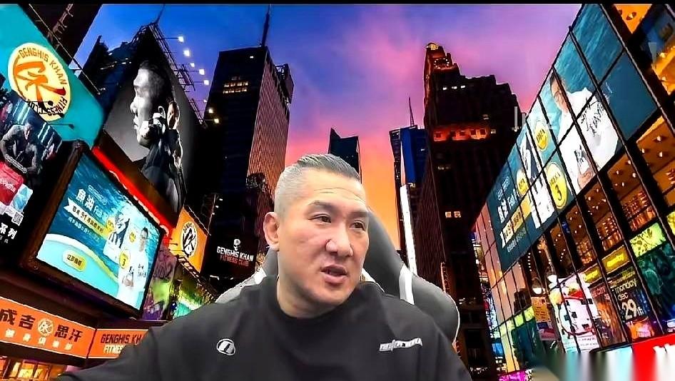 笑死，一堆人追着骂，说馆长五万包旺旺都没卖完。
我跟你说个内幕吧。
他压根就没五