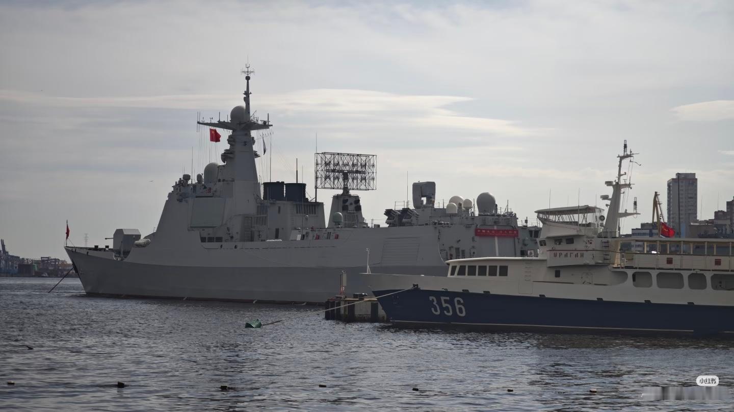 124开封舰抵达某军港中俄兵力赴太平洋海域联合巡航