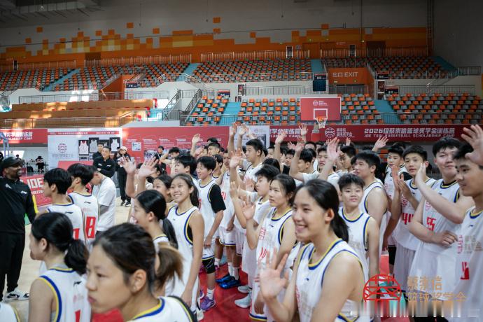 又是一年蔡奖，又是一群有希望的年轻人。真诚感谢。一直在默默的做着最繁琐，最幕后的