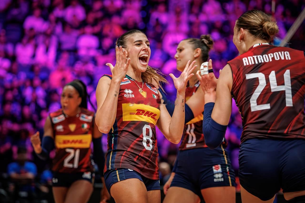 中国女排2-3意大利女排意大利女排个人得分统计安特罗波娃：28分（61扣24中0