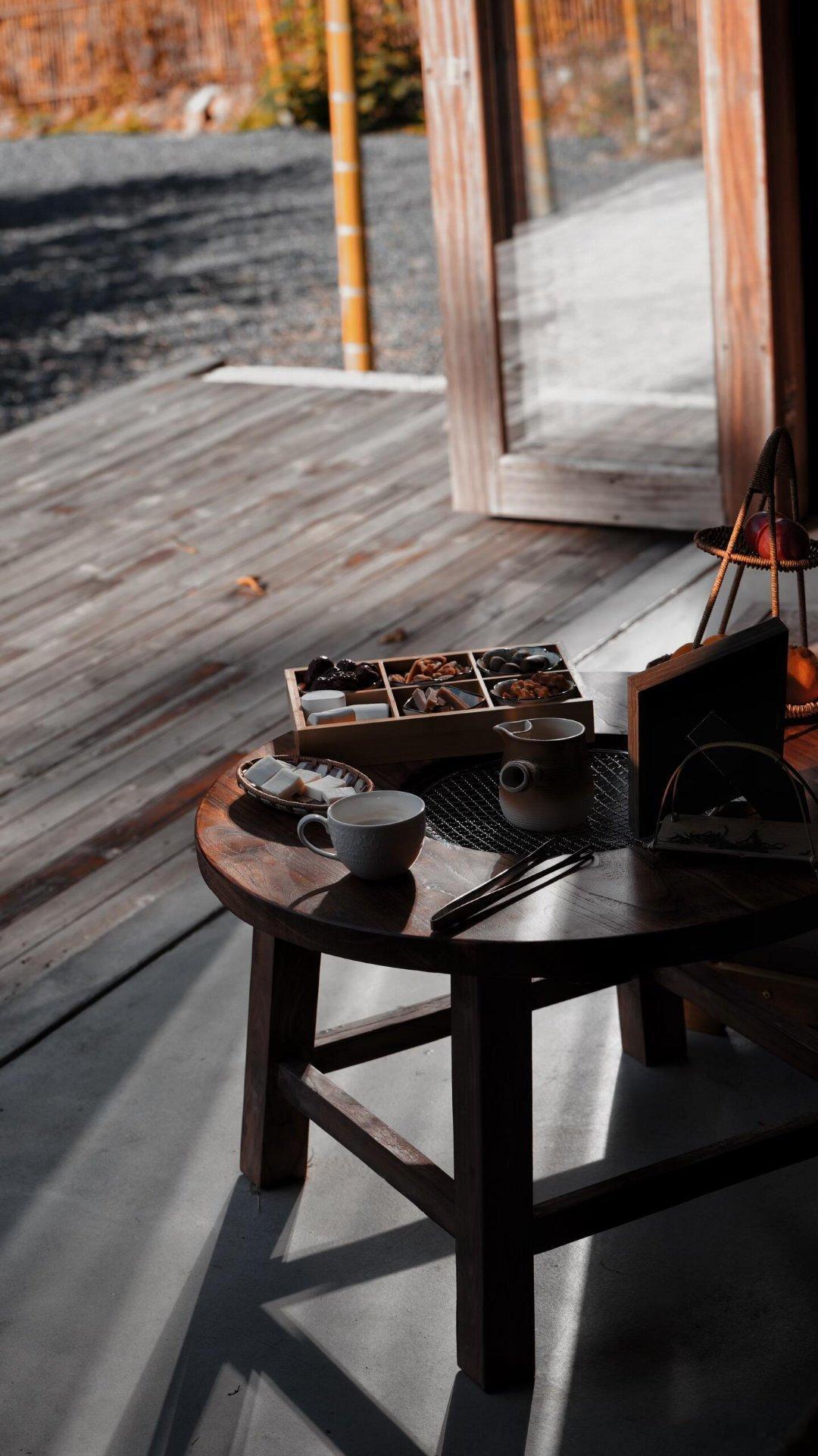 “若将岁月开成花，人生何处不芳华”，鼓励我们以乐观、积极的心态和方式去对待生活中