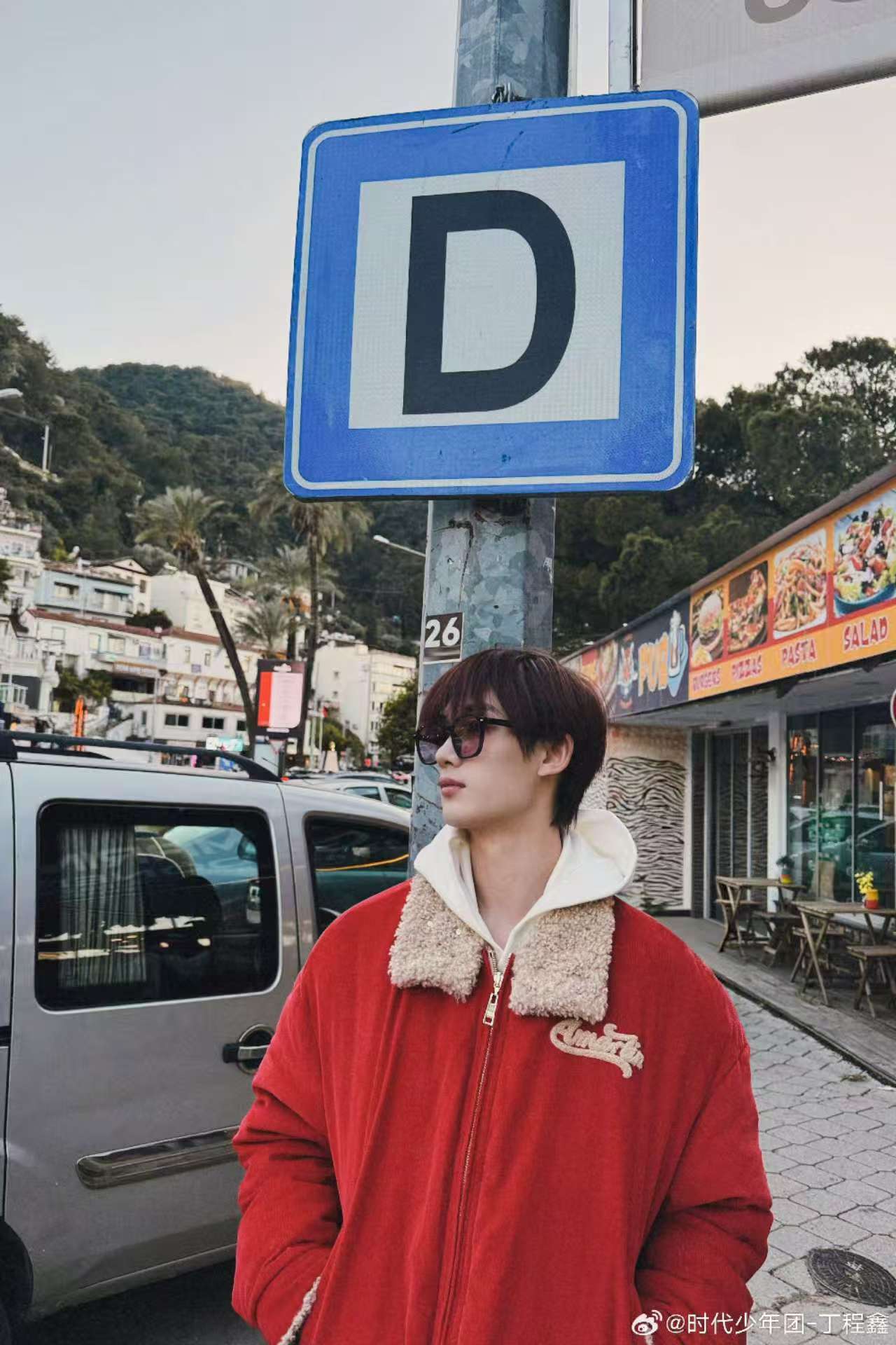 丁程鑫传来土耳其PLOG一则 丁程鑫的土耳其旅行plog圆满上线，红衣清爽帅气，