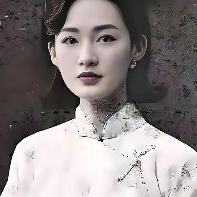 1919年，军官陈济棠看上了戏子莫秀英，得知她身上有两处特别，认为她旺夫益子，赶