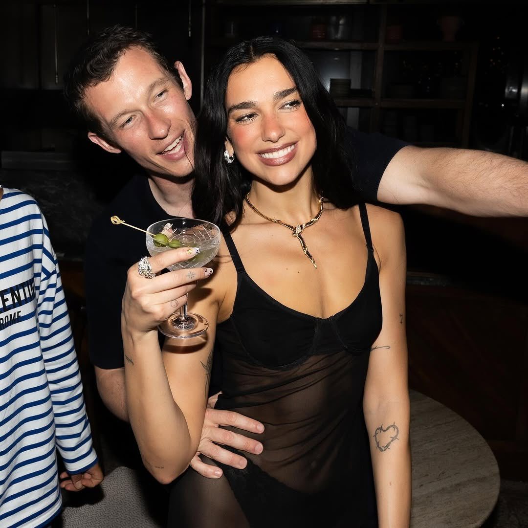 卡哥最新受访中透露：“现在我们在一起，来找我合影的Dua Lipa粉丝比以前多多