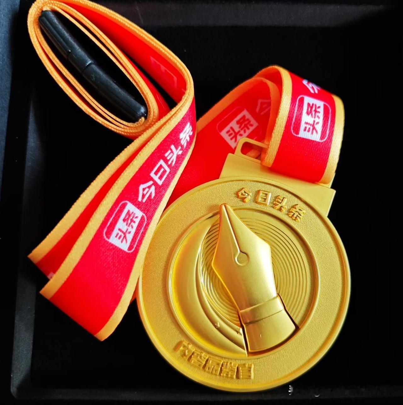 承蒙头条平台的认可，感谢友友们的鼓励与陪伴。

获评月度领航/新锐认证作者，还收