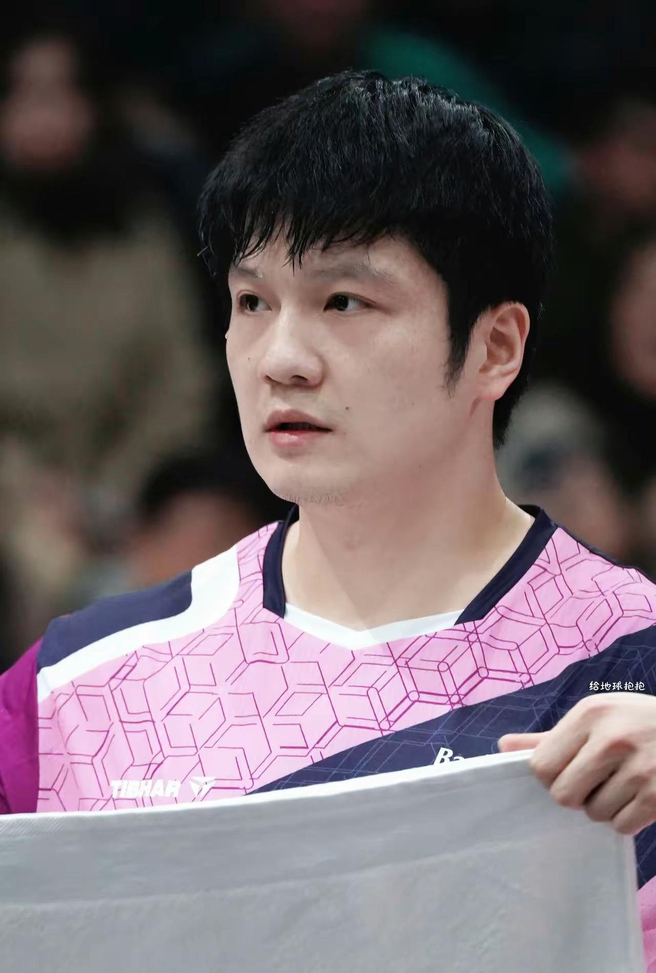 我就发现国乒没有黑皮肤的人
东哥皮肤白马龙皮肤白白许昕皮肤白王楚钦也是皮肤白 这