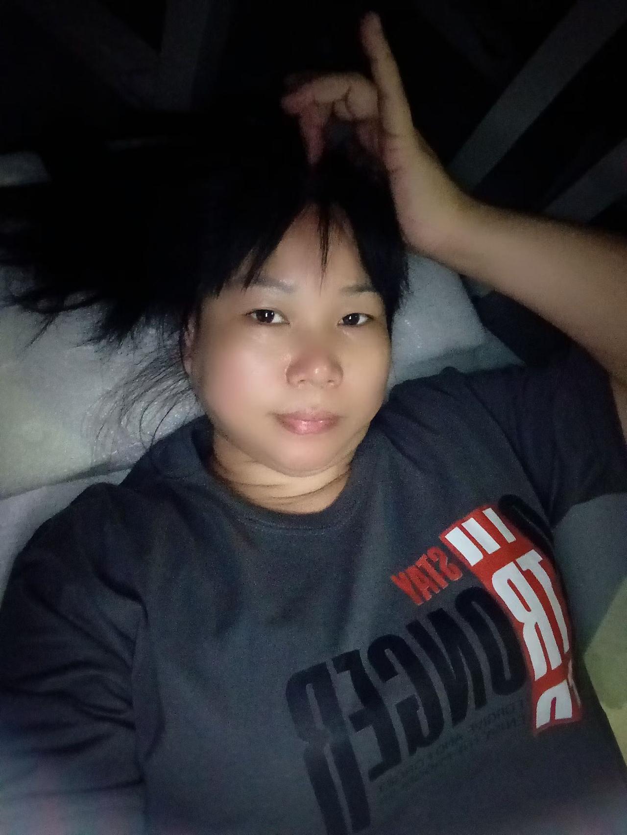 大家好，我是七姐，以前我很看不起那些做别人2十1的女人，今天我有一个朋友也有五六