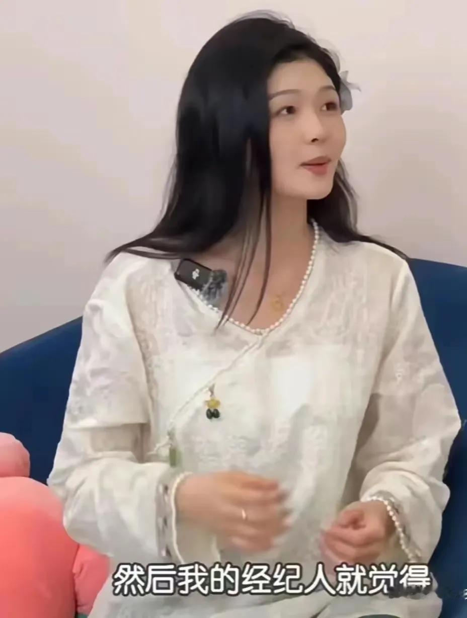 中S是真把自己当成明星大腕了！中S在短视频中直言有经纪人，起范起的看着比大S都像