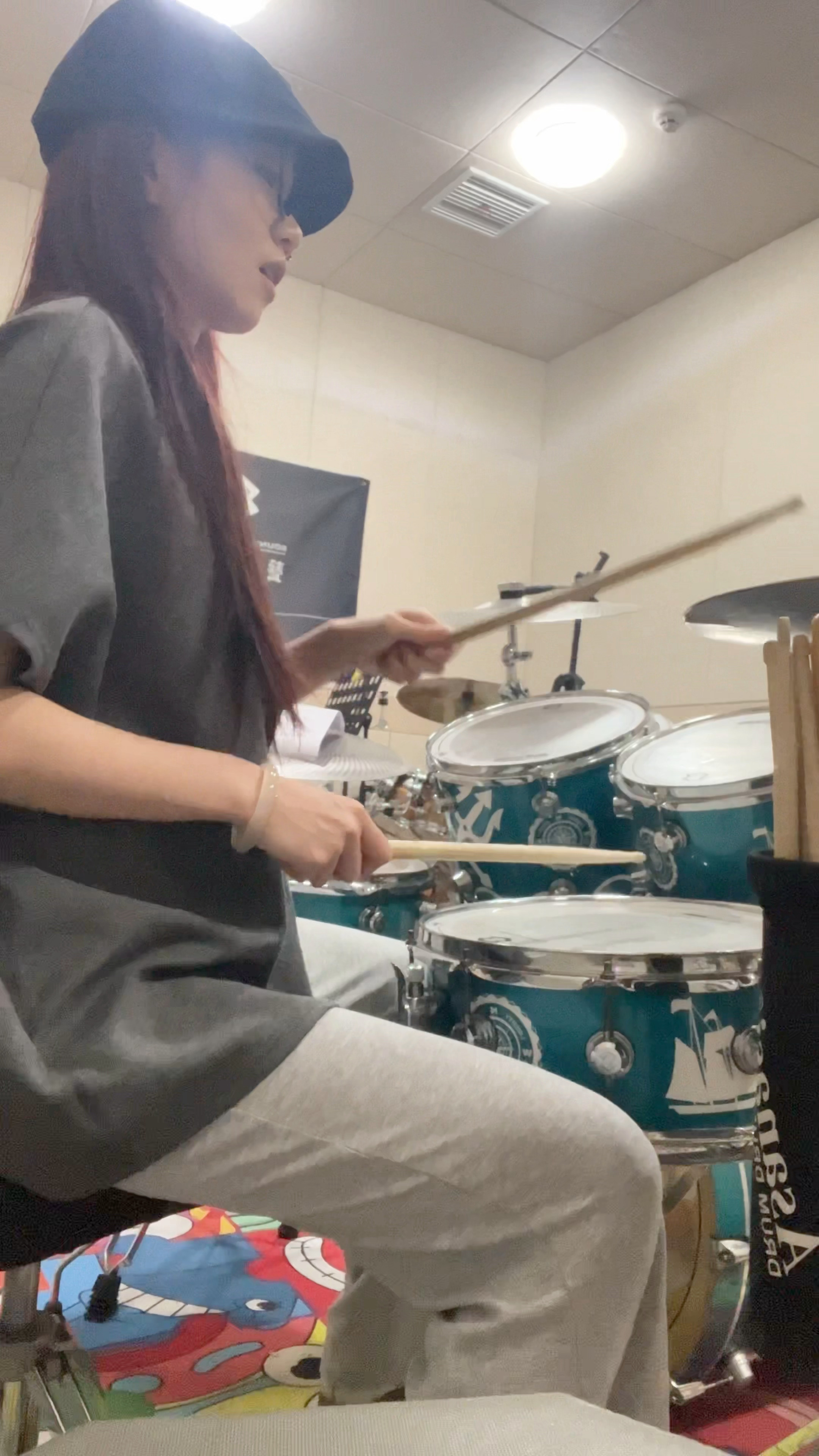 今天本来打算更新的，但我下午去上架子鼓课啦上完课自己又练了半小时，老师夸我很有天