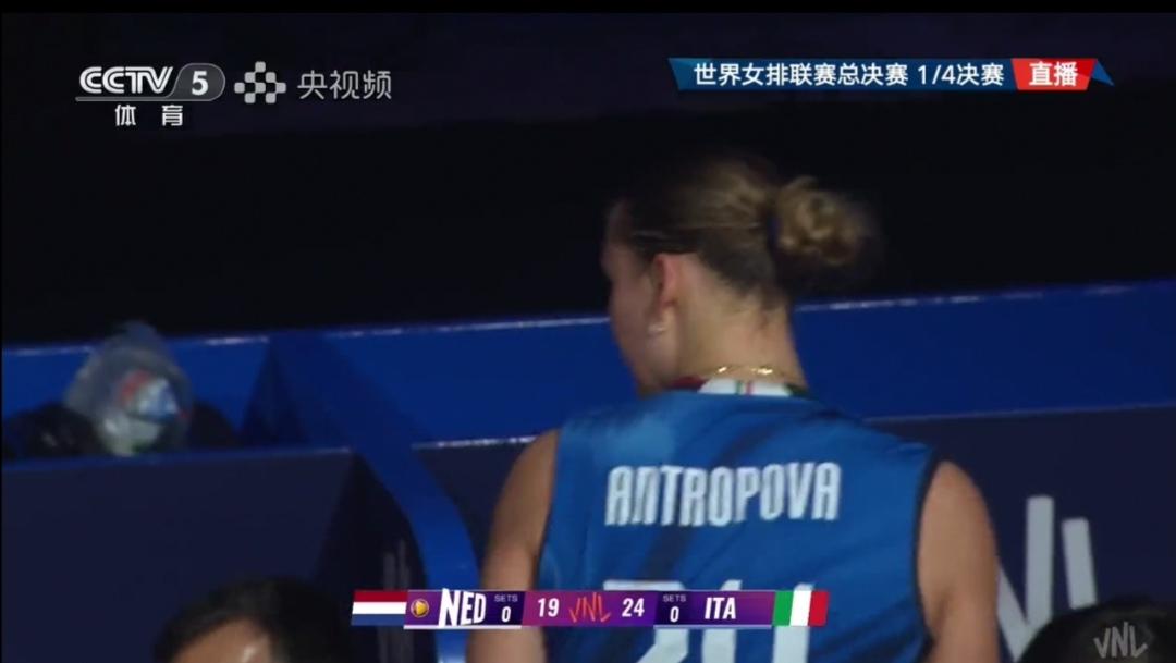 第一场1/4决赛，也是最毫无悬念的一场比赛结束了。


VNL女排澳门总决赛，意