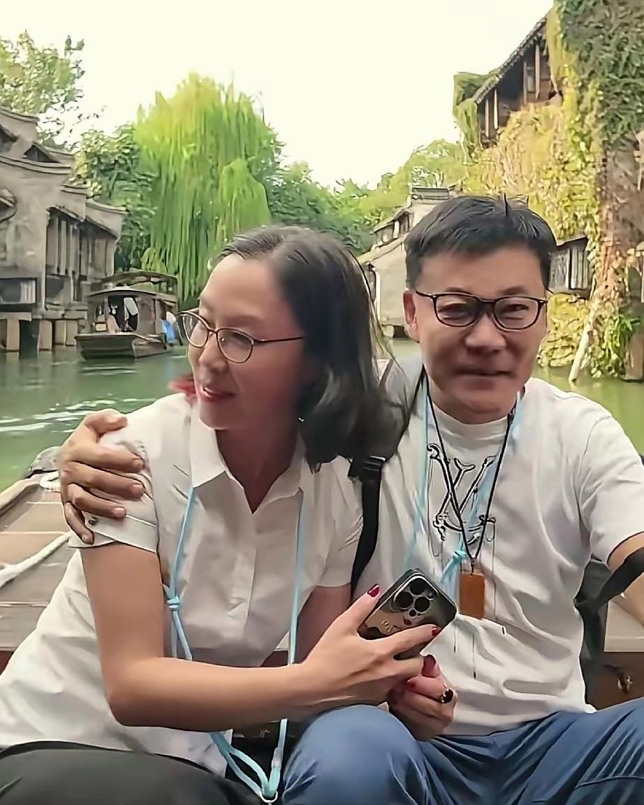李国庆张丹红也太秀恩爱了，蜜月没完没了，结婚几个月了，自曝来到乌镇度蜜月，都二婚