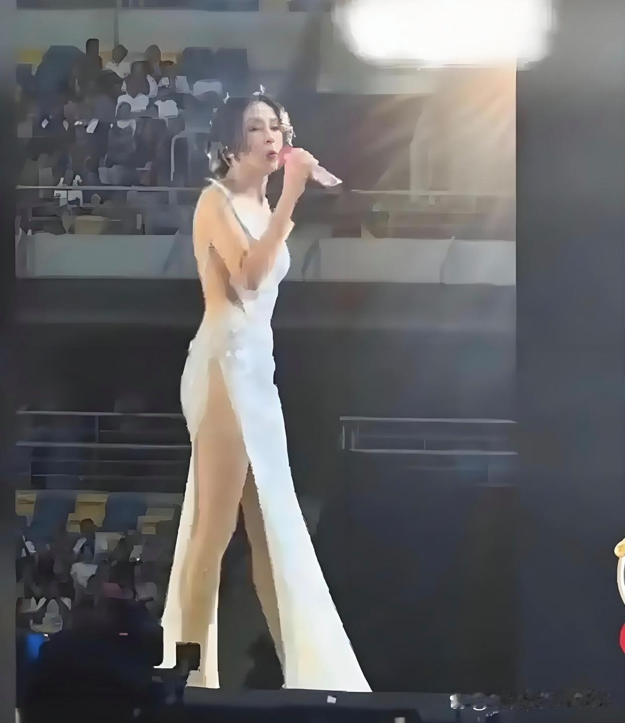 莫文蔚演唱会，到了这个年龄，没有必要了吧 