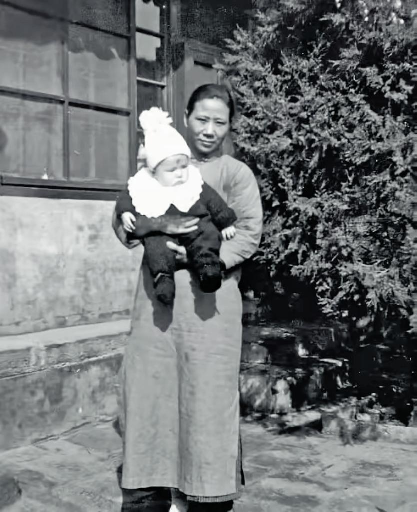 1938年，一名外国婴儿在天津的一家医院出生。可他的父母因为着急要回国，直接把他