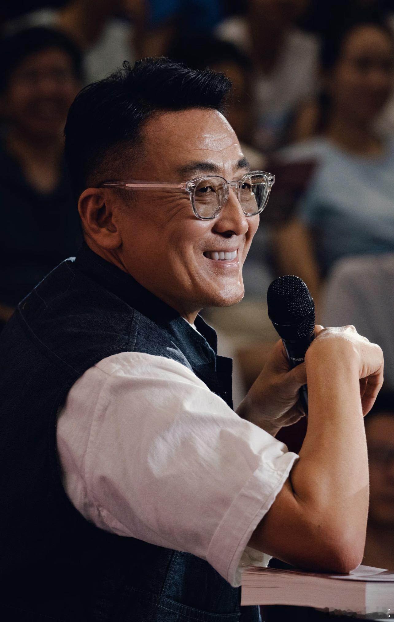 陈鲁豫慢谈鲁豫要和陈奕迅易立竞窦文涛对谈 真是个令人期待的播客，鲁豫一直很有深度
