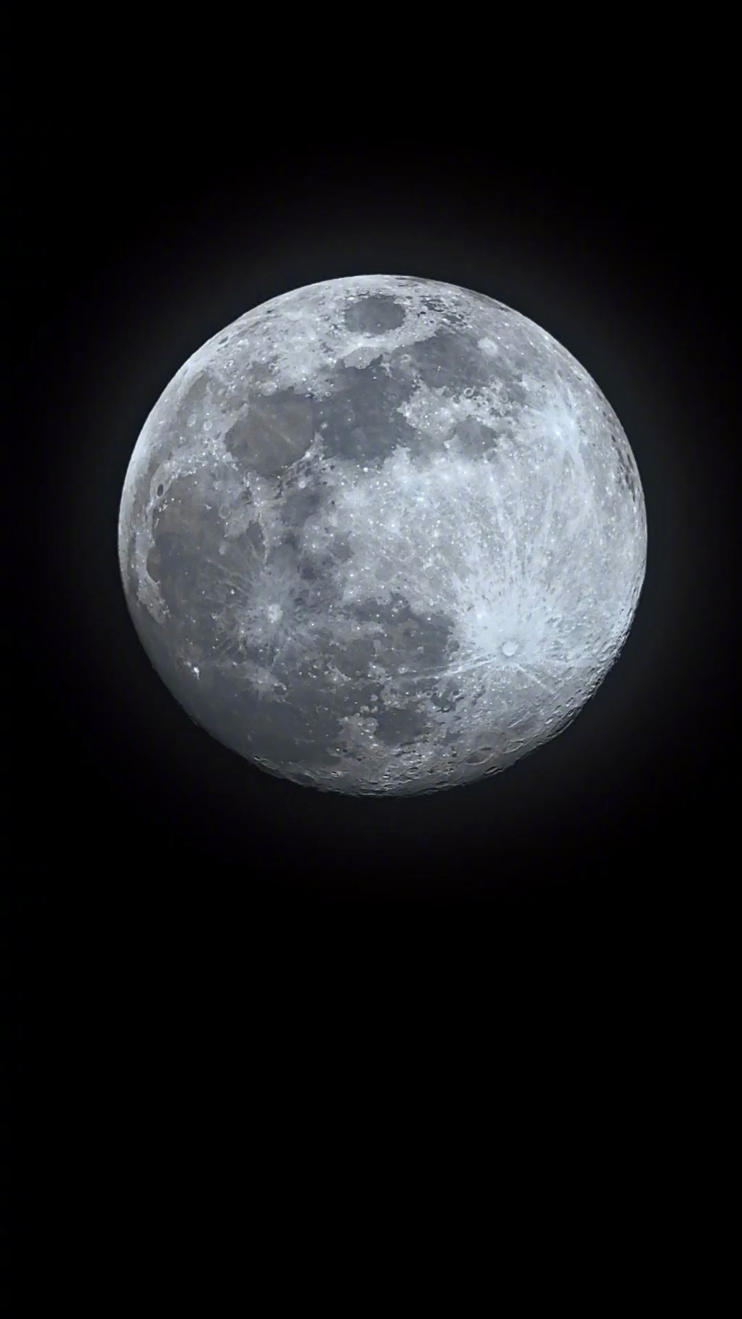 今晚的月亮，就快满月了，我们可见月面被照亮的面积约为97%。 ​​​