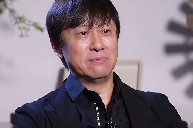 凤凰新闻【连登14次春晚的解晓东，如今身败名裂家财被拍卖，落魄住进养老院？】文|