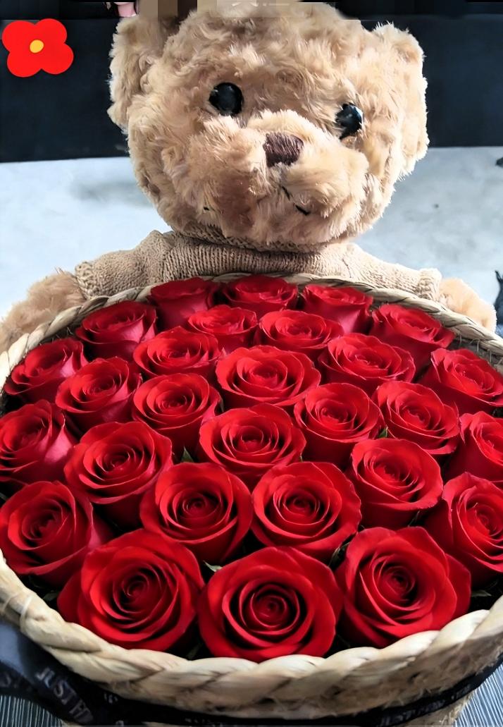 今天情人节，男朋友发了个一百三十一块四的红包。

然后跟我说情人节快乐，今年没钱