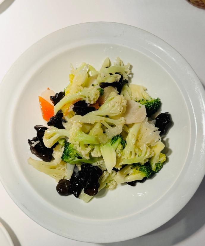 认真记录平凡日子。其实好生活没那么复杂，就是按时好好吃顿热乎饭，再踏踏实实睡个安