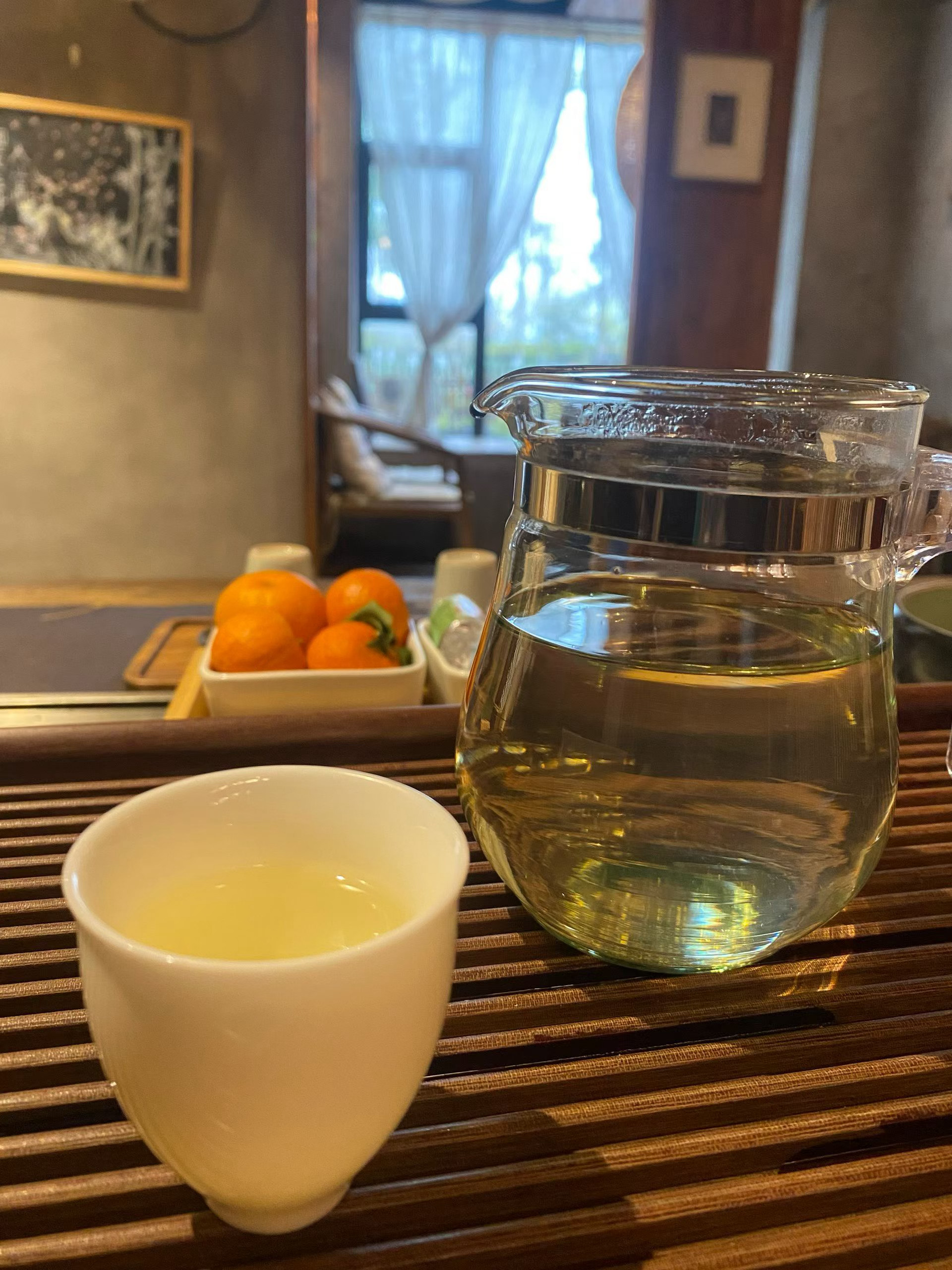 茶道  茶，如同一位温柔的艺术家，以其清雅的香气，轻轻拂过我们的心灵。 