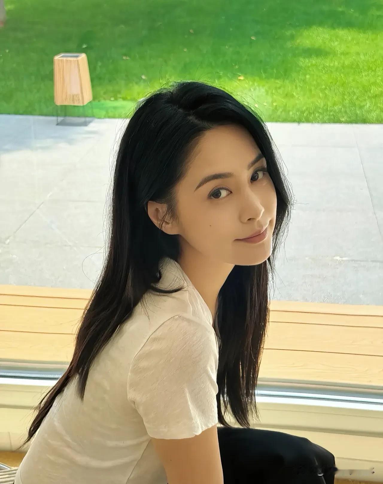 发现不一样的美  
平凡角落藏着惊艳瞬间，  
随手一拍都是艺术大片！  
换个
