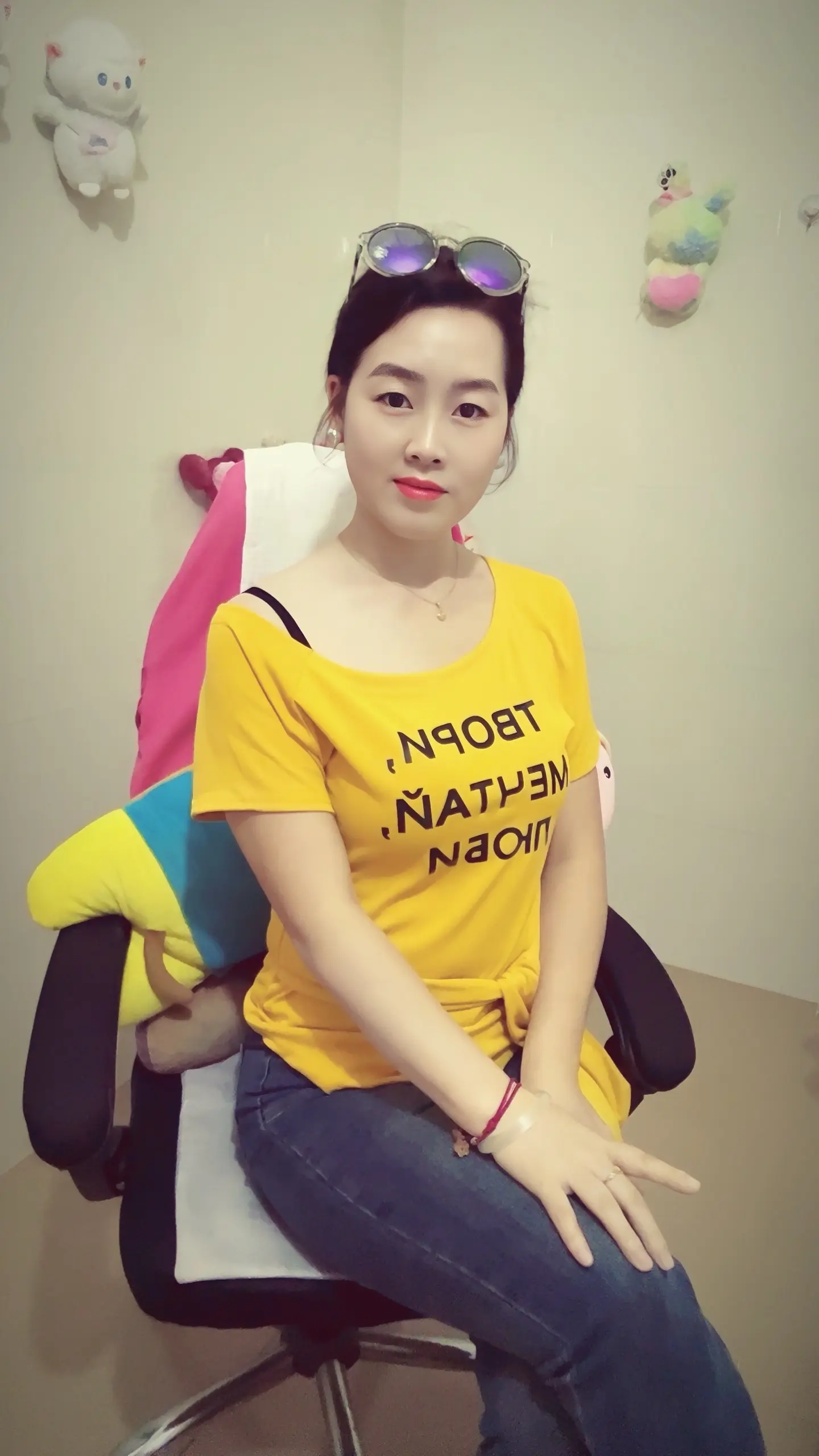 如果一个女人愿意做你的情人，那么这个女人笑容背后一定有眼泪和委屈，不是...