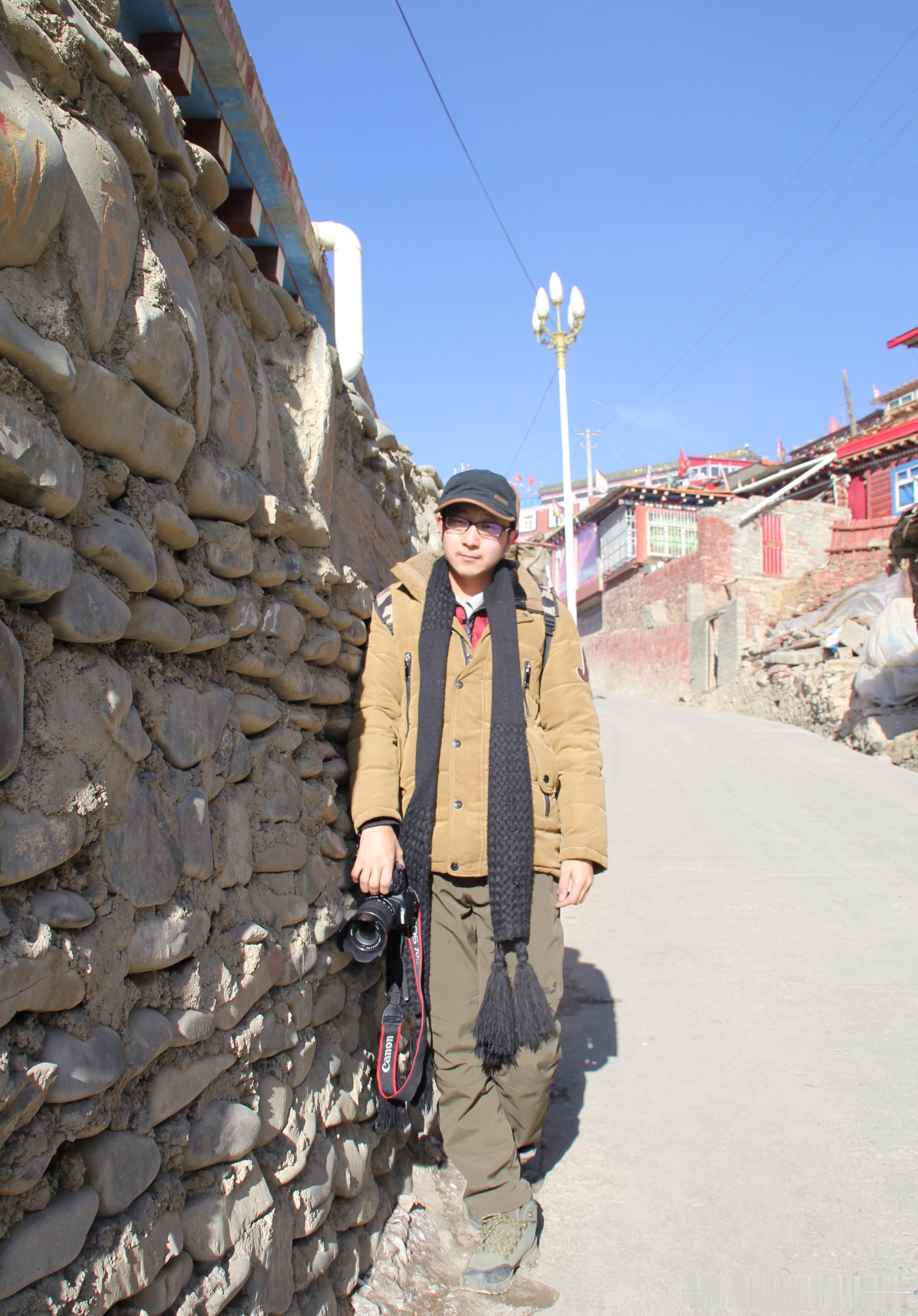 年轻时胆子真大，一个人就跑色达喇荣五明佛学院啦，后来又去过很多次，每一次带不同的