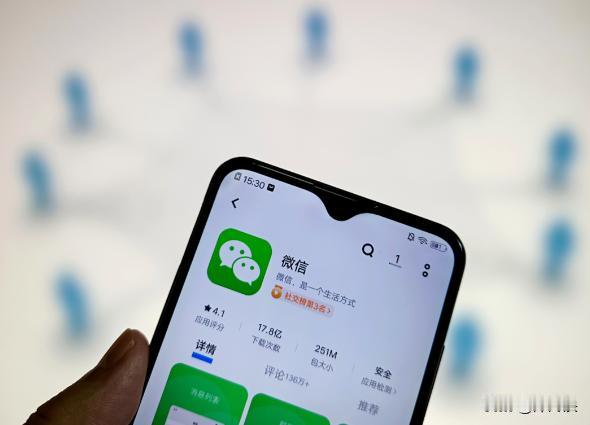 如果微信宣布每年需要交钱才能继续使用，大家还会继续用吗？
 
别说每年收几百块才