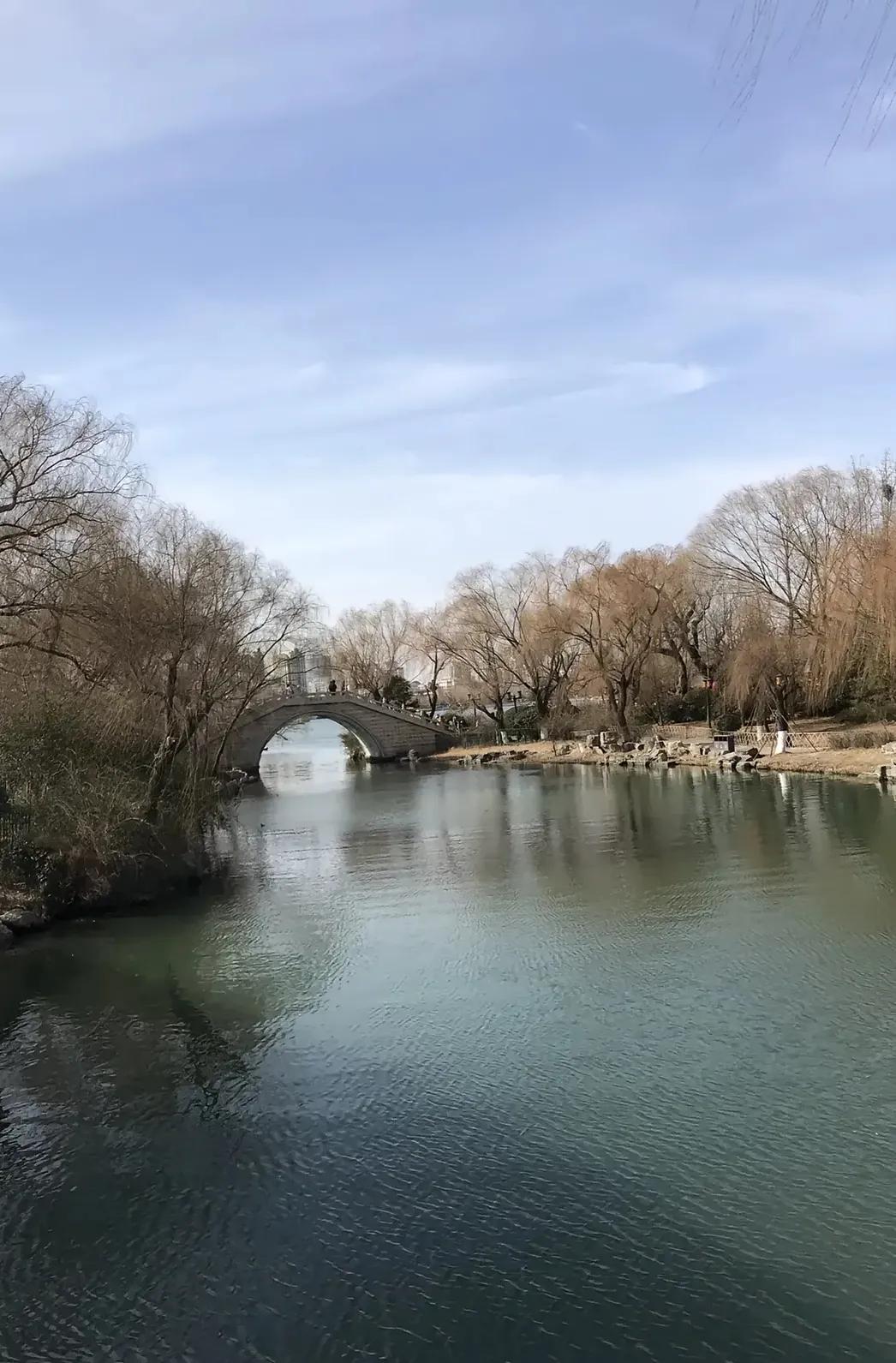 学会断舍离，放弃无用的社交，杂物越少越好，知道你秘密的人越少越好。