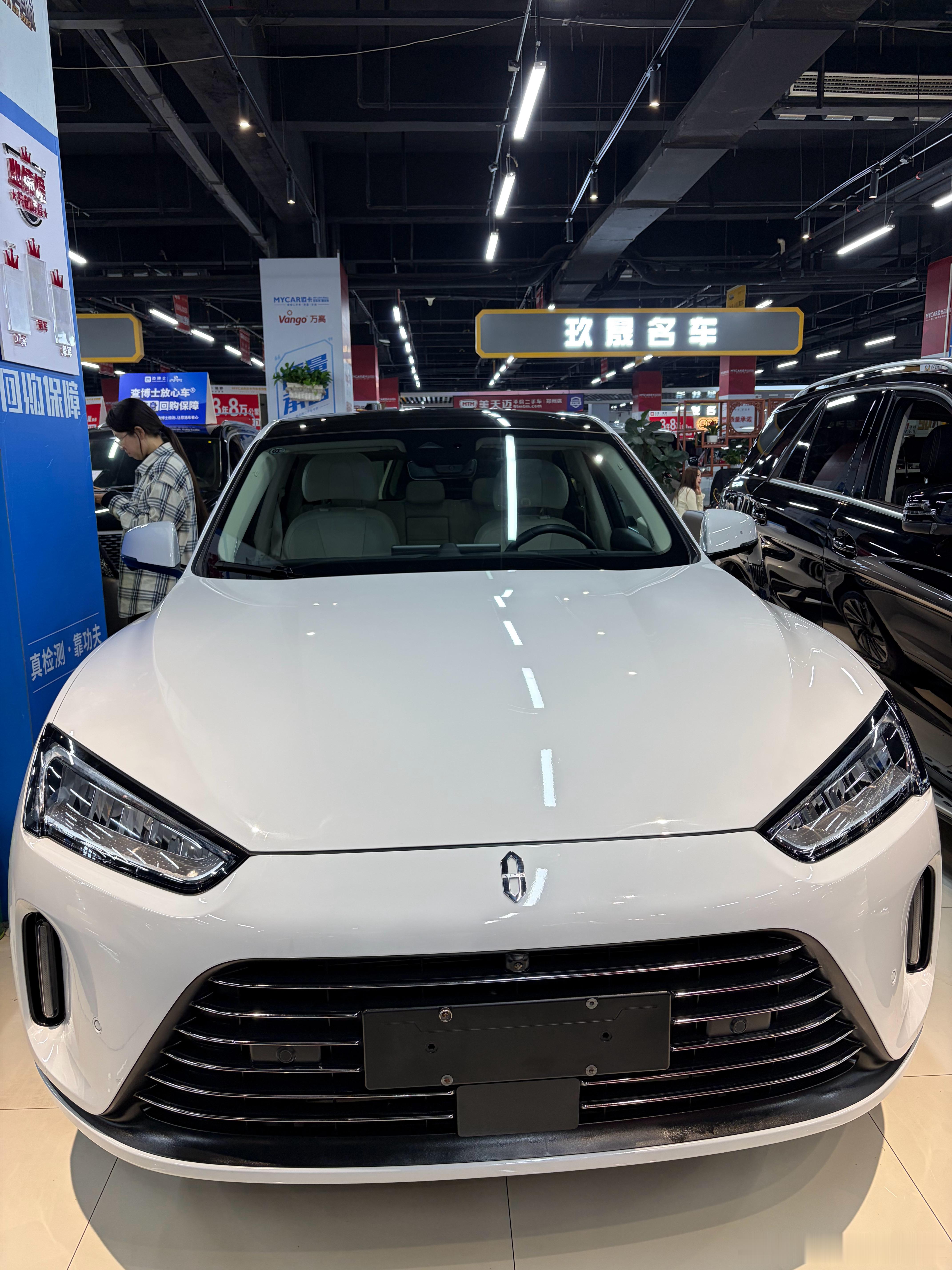 鸿蒙智行 问界M5 2022款 增程四驱至臻版这款白色绿色现车都有 22年7月上