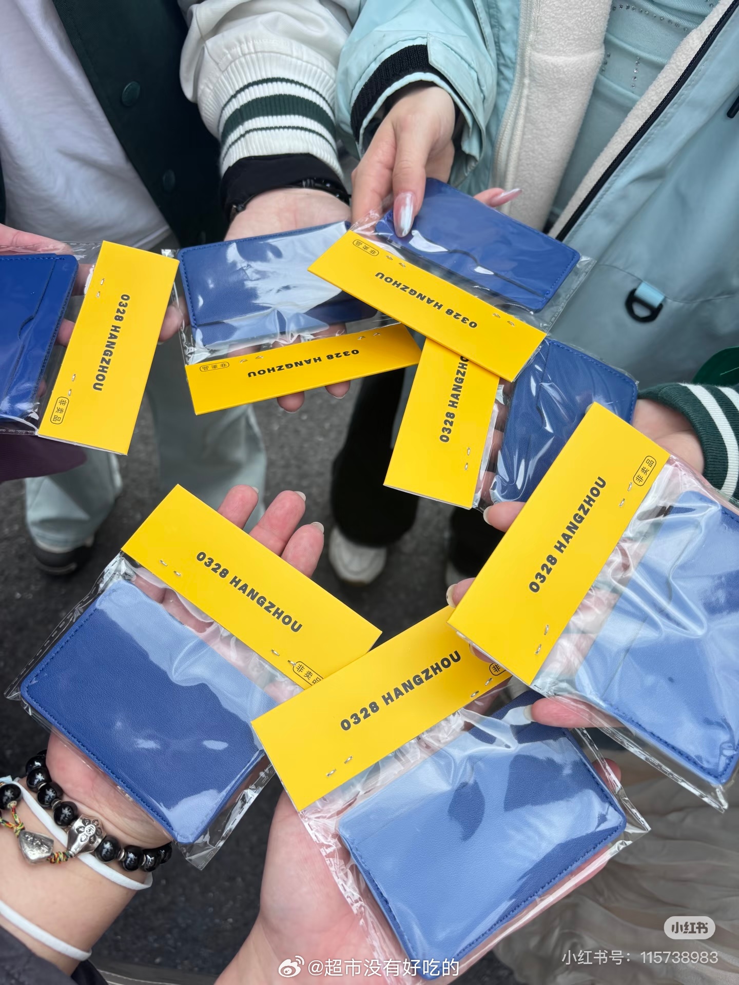 丁禹兮QQ音乐巅峰之夜逆应援和粉丝交换物料，爱彼此有回应定制卡包好有质感好幸福啊