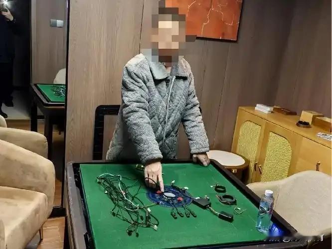 自以为天衣无缝！倒卖透视作弊麻将，三名男子双双锒铛入狱

闲来打牌娱乐消遣，有人