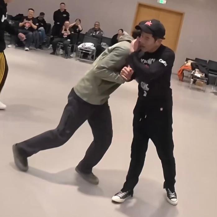 这个时候就要有人问了 博博你为什么这么可爱呀？因为我们博博是宝宝中的宝宝，宝宝中