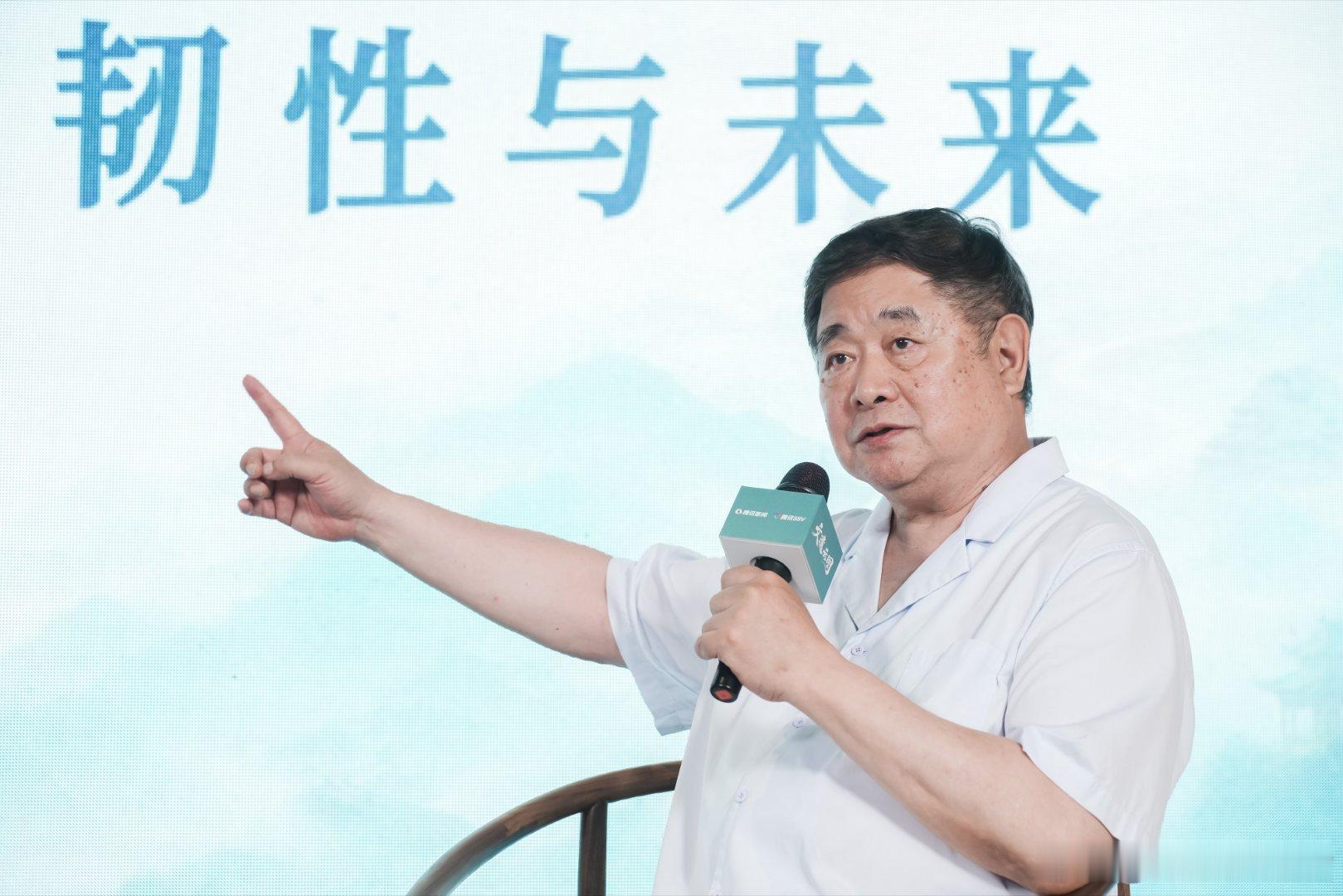 这位看门大爷曾管186万件国宝单霁翔谈一年数万应届生报考故宫文遗云图 从静谧深宫