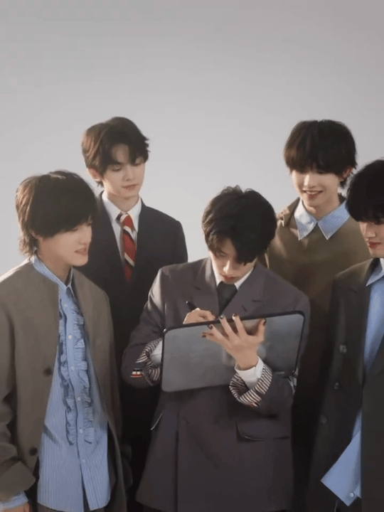 TOP登陆少年ELLE全新预告✨朱志鑫 张泽禹 张极 左航 苏新皓ELLE登陆星