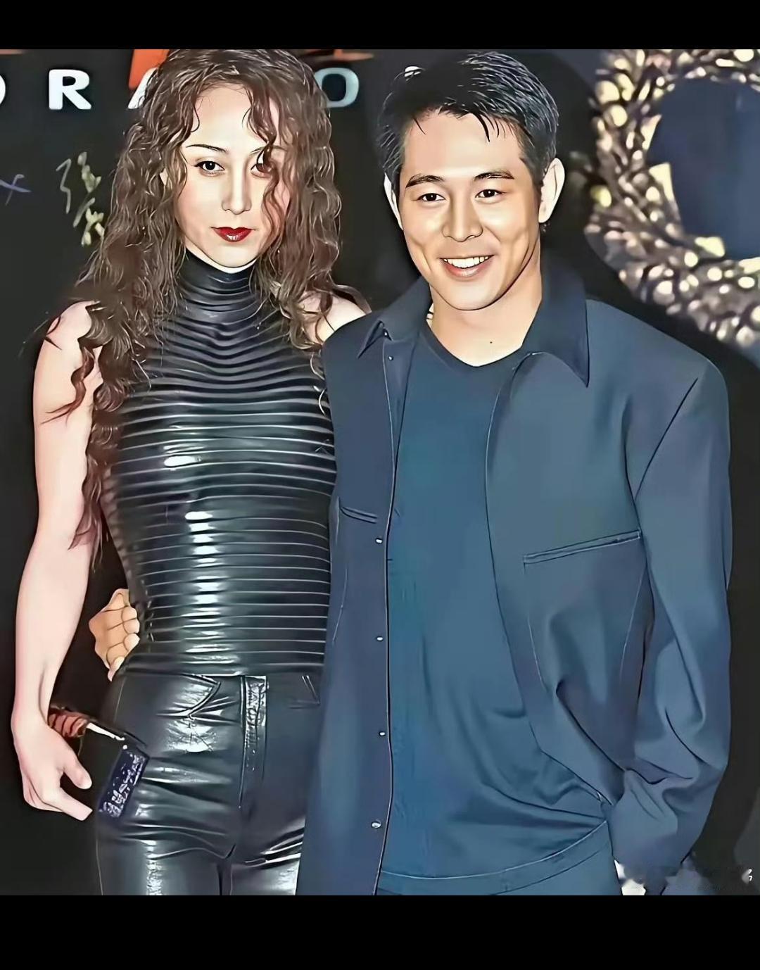 据说她当年被某大佬看上了，而且大佬要娶她为五姨太，这才导致了她的杀身之祸！
后来