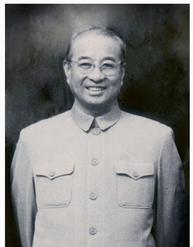 新中国成立后的一天，陈赓费尽周折，找到了一名30多岁的女子，紧紧握住女子的手说：