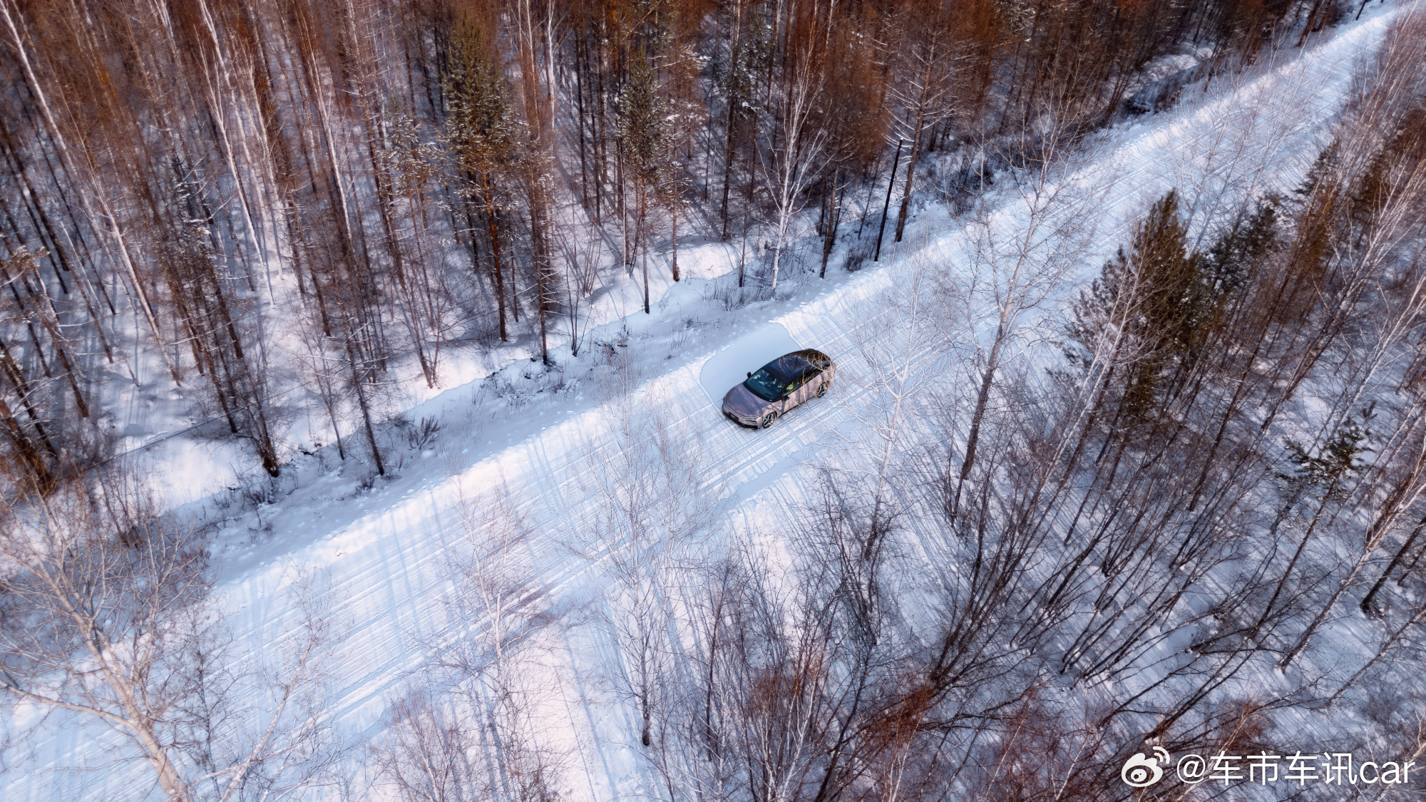 在中国最北的极寒之地，新款小鹏P7+驶入零下40℃的漠河冰雪路况。长时间低温行驶