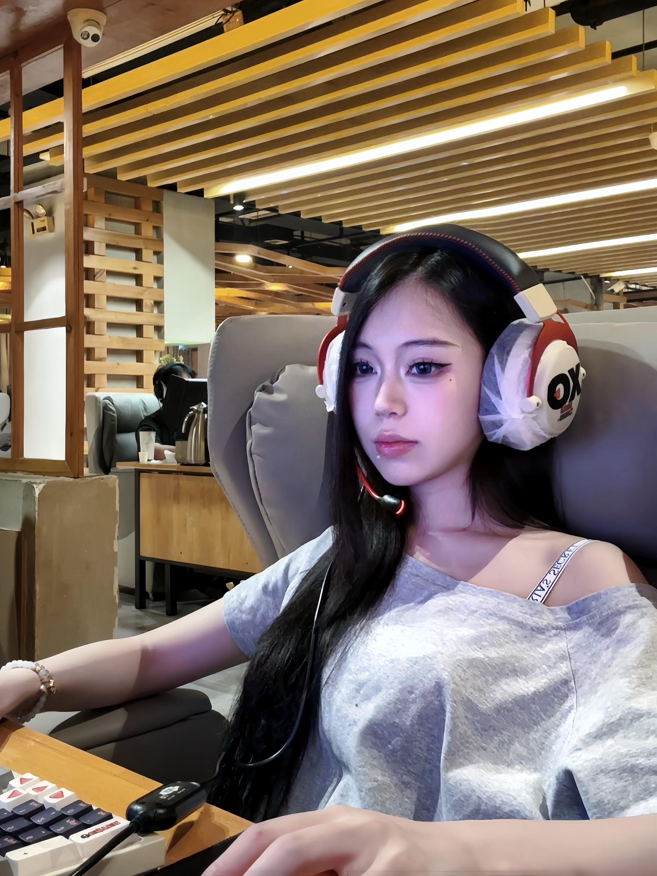你可以不要有那么多情绪吗 我打加时赛没空理你