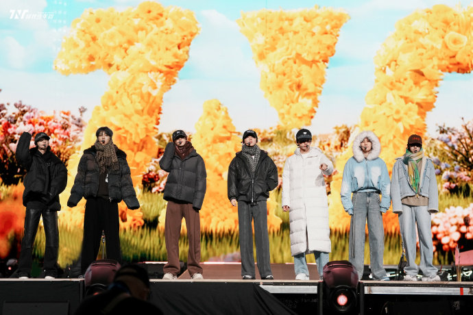 时代少年团贵阳演唱会彩排照，时代少年团预演温暖的爱你爱我，满分保暖感的各位小炸，