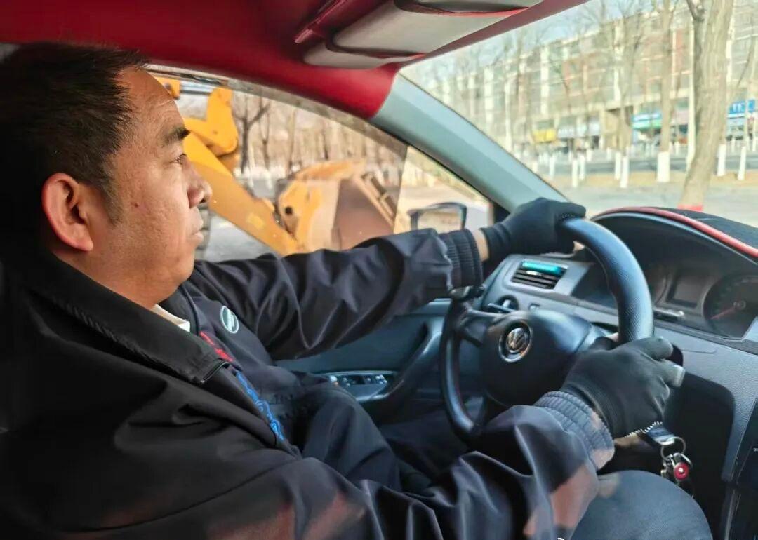 平罗“的哥”危急时刻彰显凡人善举 以担当温暖城市
平罗县宏盛出租车有限公司司机马