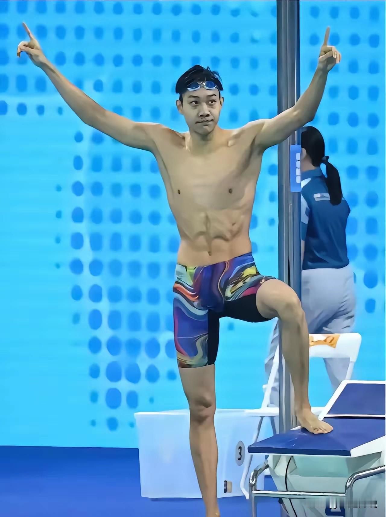 山东，张展硕，男，18岁，本届全运会独揽游泳五枚金牌；
浙江，陈妤颉，女，16岁