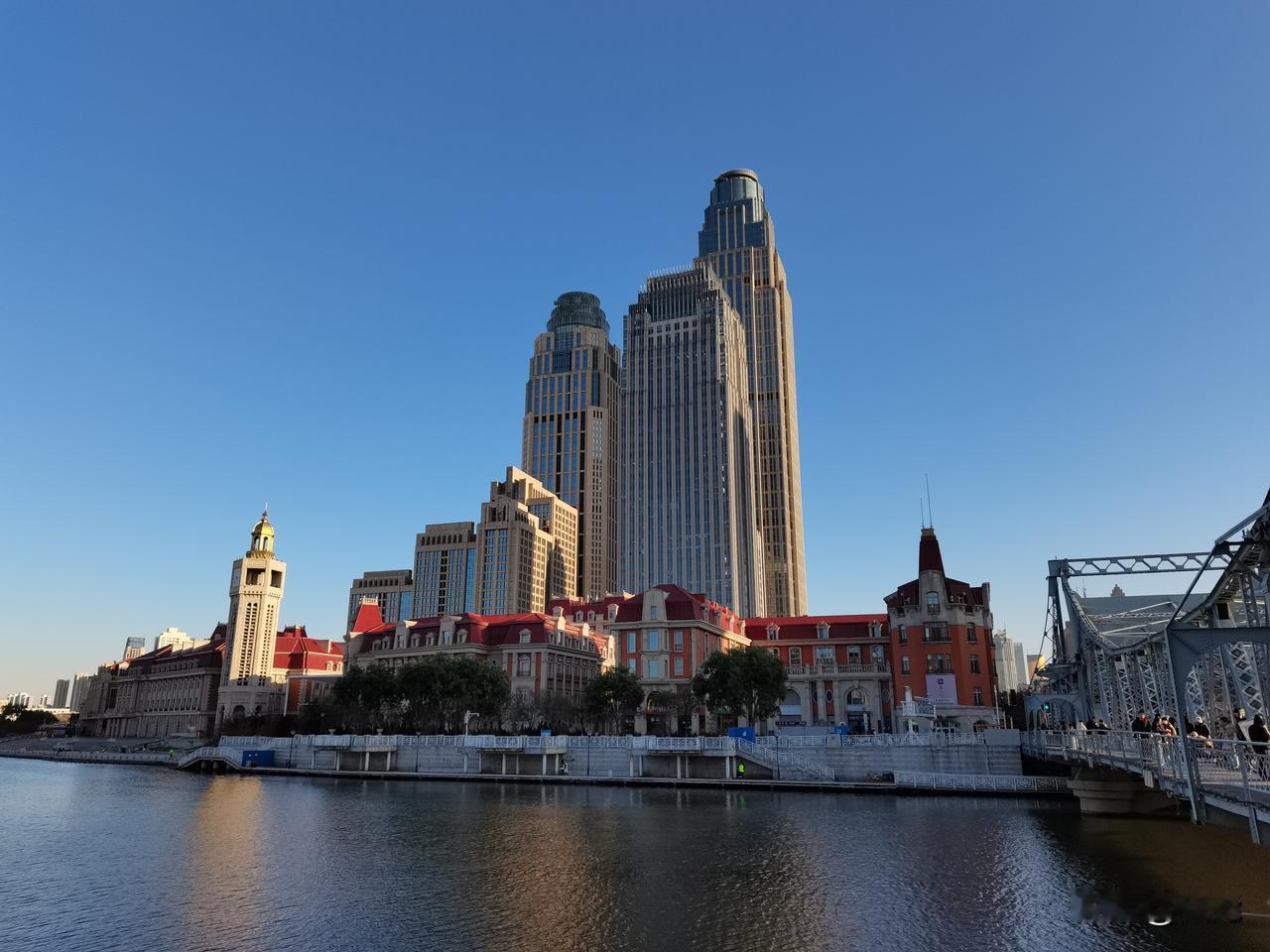 休闲的生活，本质上是一种温和的抵抗——抵抗总是要求更快、更多、更好的外部时钟，转