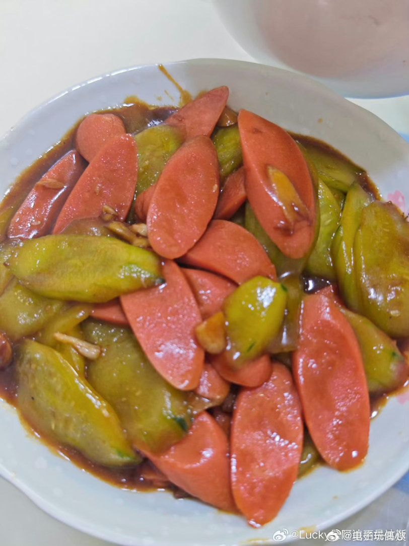 这辈子就对得起这张嘴了从街头小吃到精致正餐，只要是好吃的就从没落下。嘴巴尝过万千