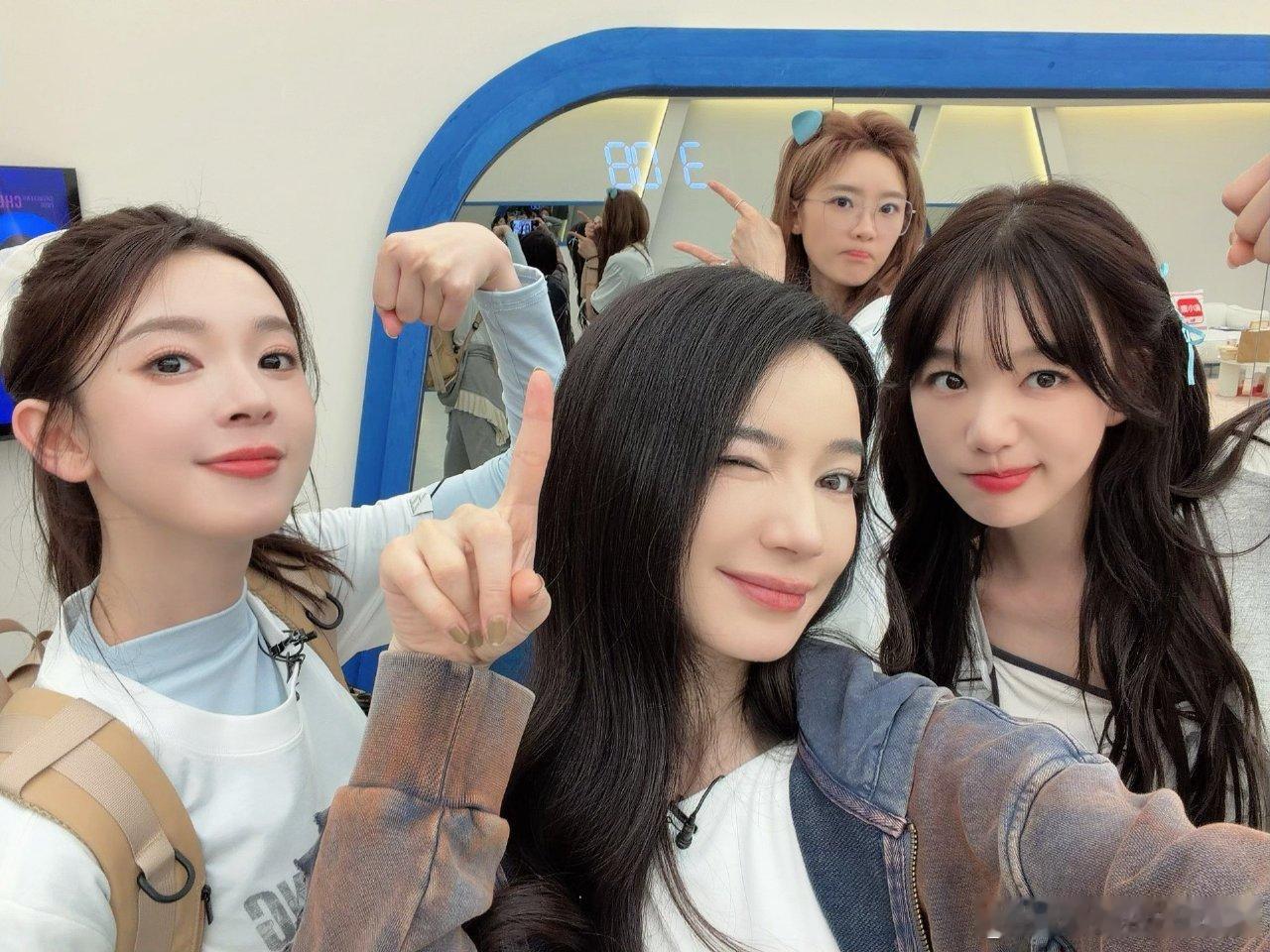 陈瑶戏腔绝了陈瑶浪姐一公《霍元甲》戏腔太绝了，明显用心练过！双马尾造型又飒又奶凶