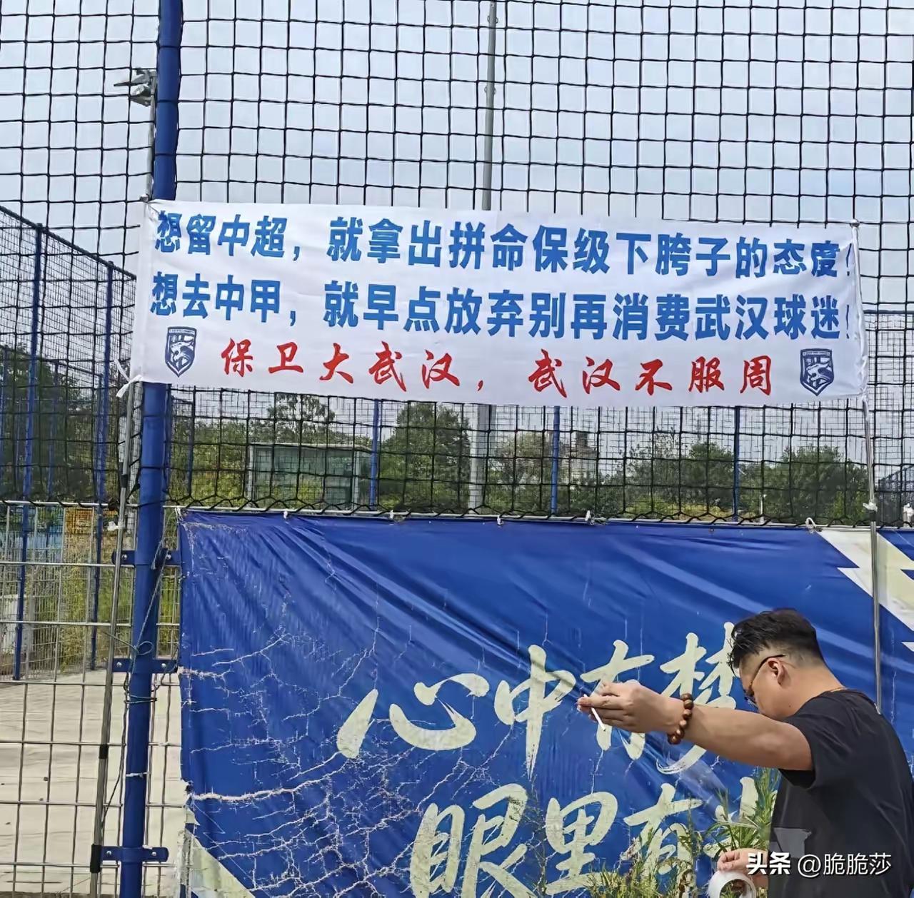 足球俱乐部的操盘手要求要有极高的个人素质与人格魅力，用人们常说的俗语一样：下得了