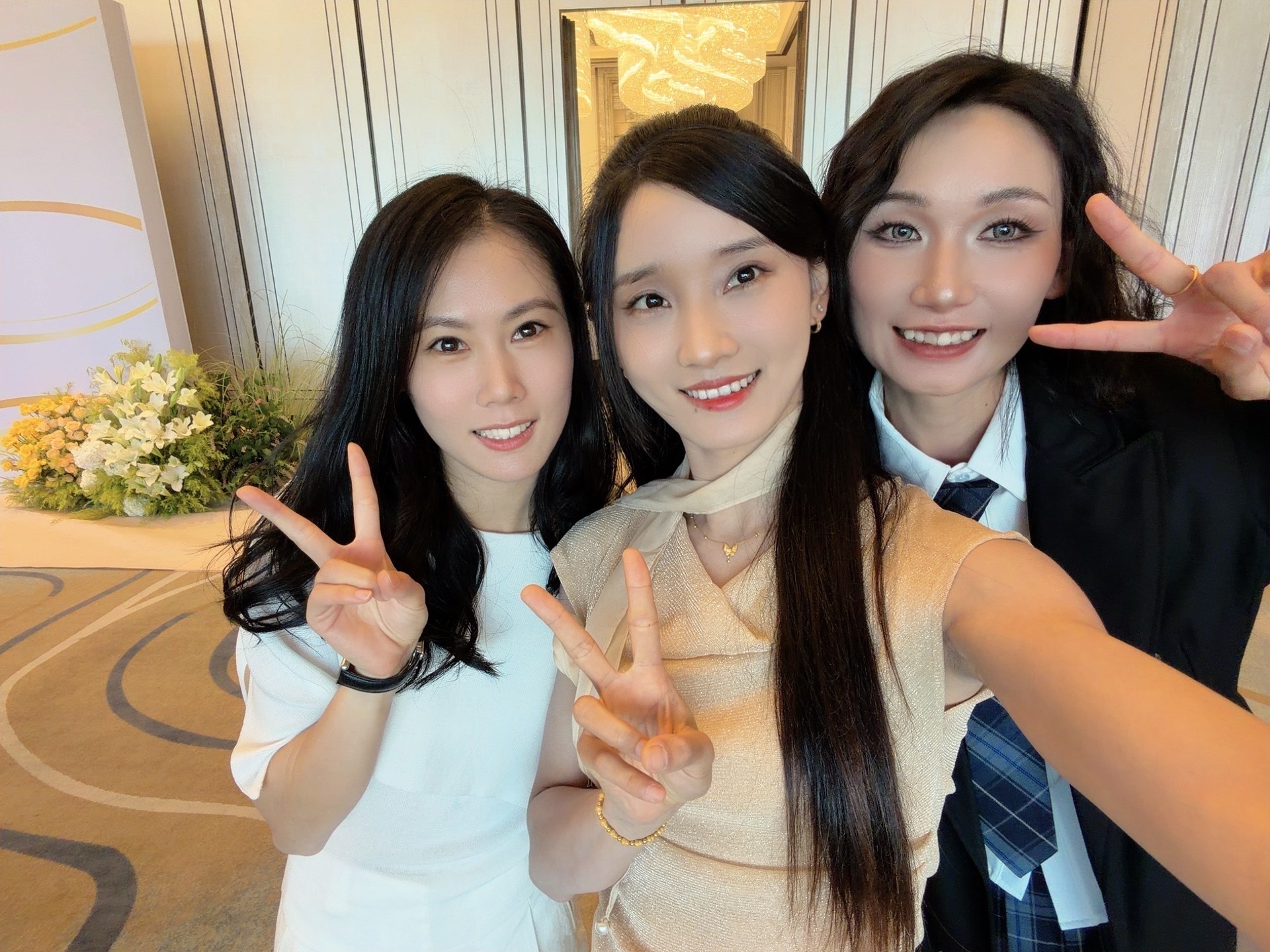 看你们眼睛，有幸福的倒影～～祝福董老师和顺子幸福美满，长长久久，一生相伴跑步跑步